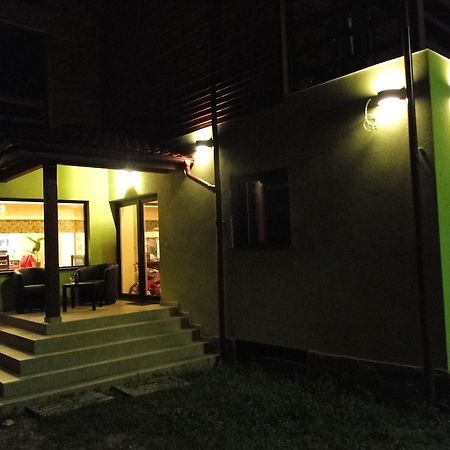 Hotel Dorf Haus Văliug Exterior foto