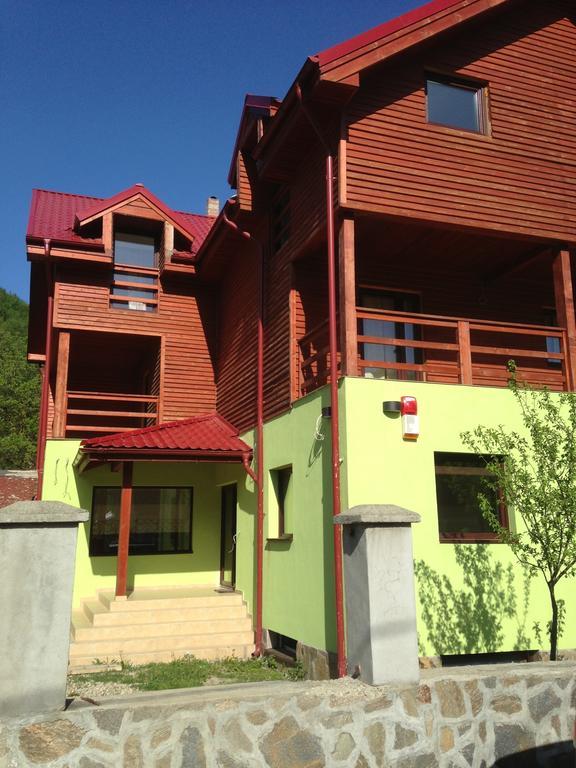 Hotel Dorf Haus Văliug Exterior foto